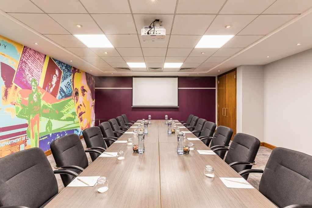 Radisson Red Hotel London Heathrow Facilités photo