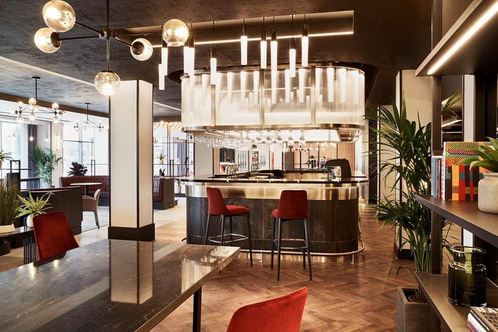 Radisson Red Hotel London Heathrow Restaurant photo