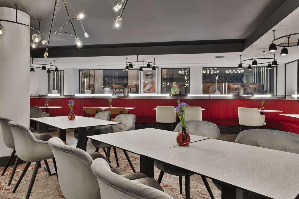 Radisson Red Hotel London Heathrow Restaurant photo